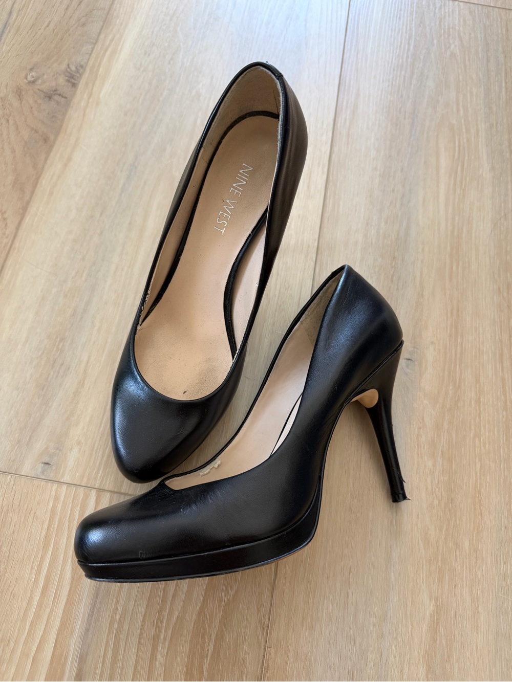 Nine West Black Leather Pointed-Toe Stiletto Pumps